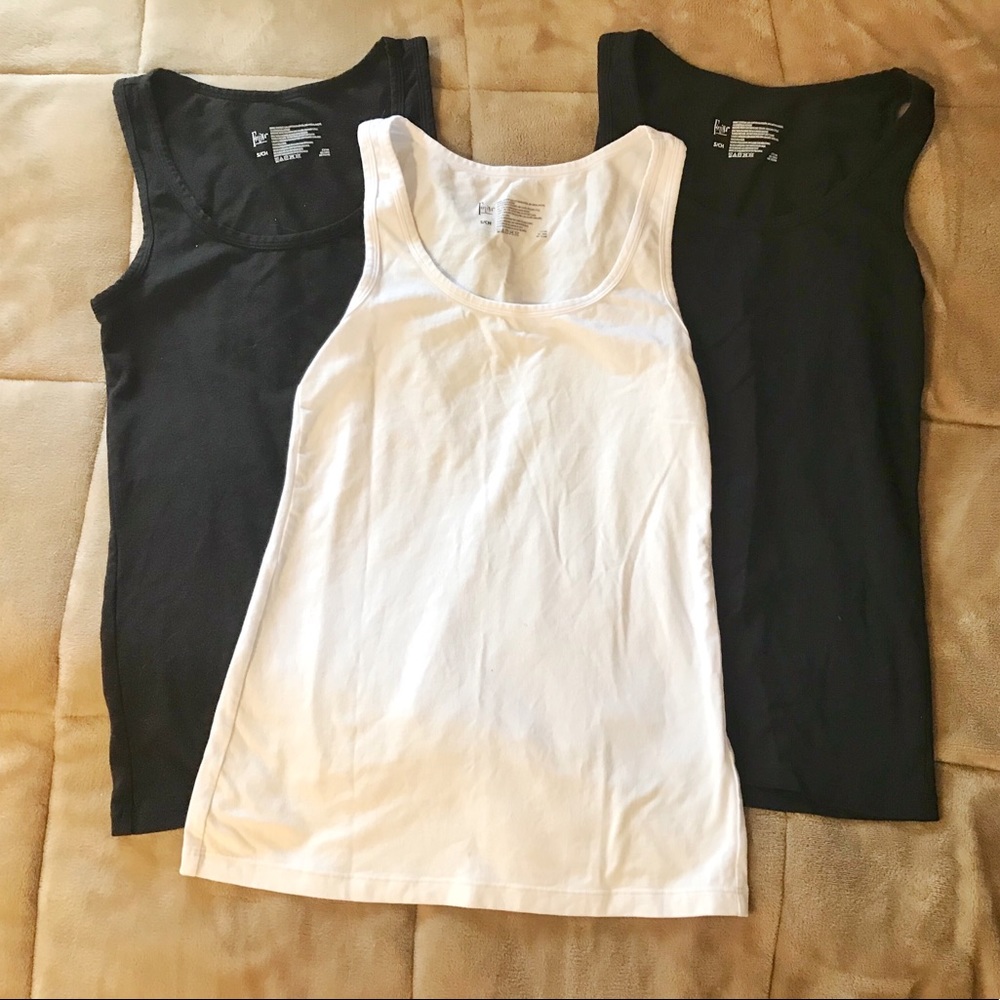 🌸 Three tank tops